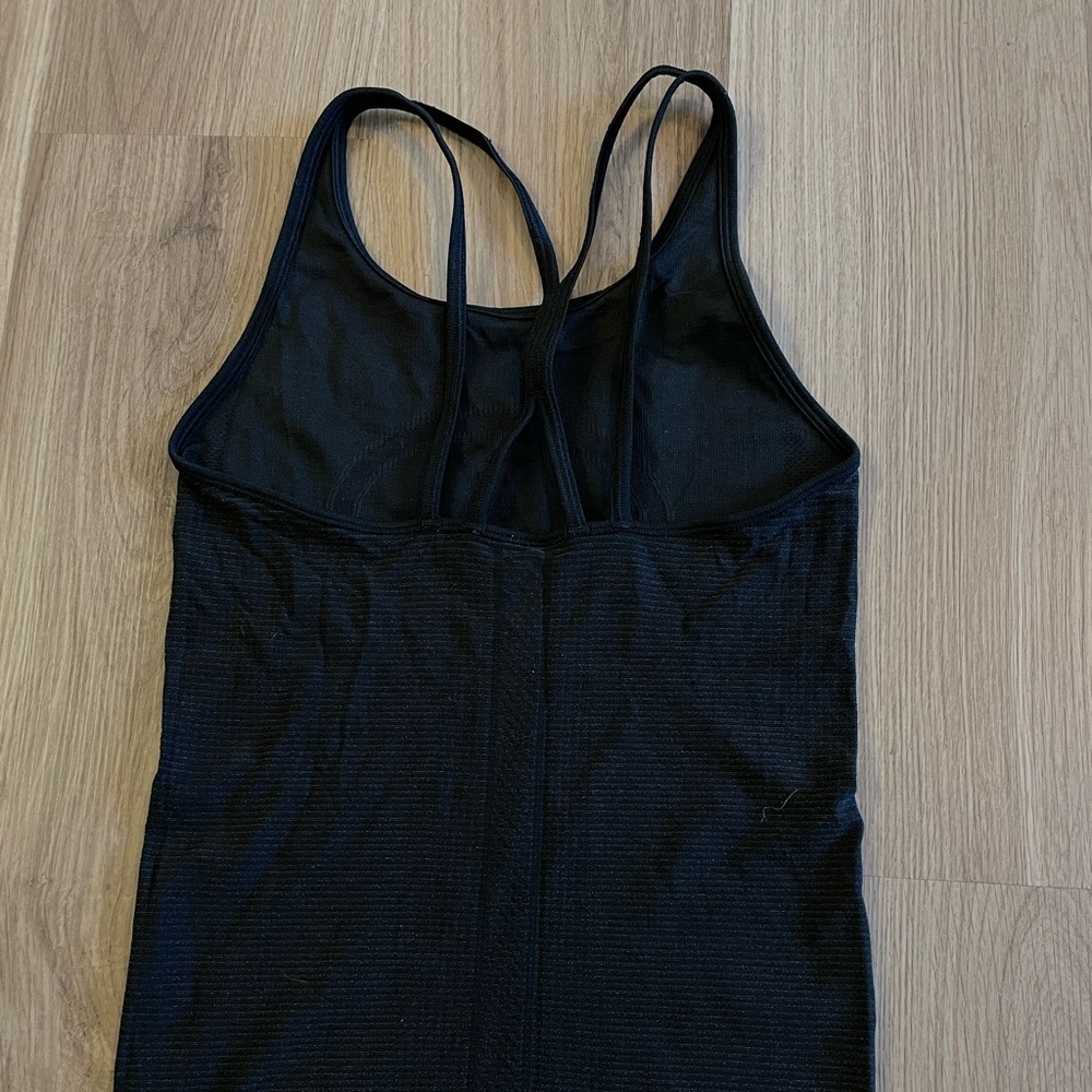 Lululemon swiftly tank black size 4